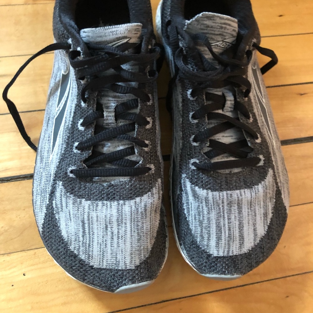 Altar Escalante grey running shoe